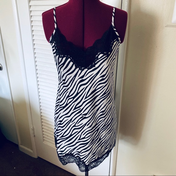 INC. Intl Concepts Zebra Stripe Chemise. XS. - Picture 1 of 6